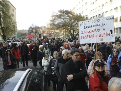- 07.04.2023 - Protestni shod iniciative Glas ljudstva na Svetovni dan zdravja - Pohod za javno zdravstvo z Javno tribuno –zahtevali interventni zakon, v katerem predlagajo rešitve za krepitev javnega zdravstva - paket dveh zakonskih sprememb, ukinitev dopolnilnega zdravstvenega zavarovanja in predlog za pravičnejši davek - protest //FOTO: Luka Cjuha