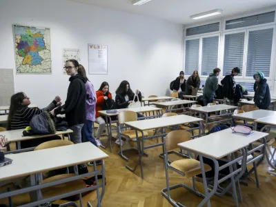 - 13.01.2023 - Srednja vzgojiteljska &scaron;ola, gimnazija in umetni&scaron;ka gimnazija Ljubljana, Kardeljeva plo&scaron;čad 28a&nbsp;//FOTO: Luka CjuhaOPOMBA: INFORMATIVA - &scaron;olska priloga - vpis v sredje &scaron;ole &ndash; &scaron;olstvo -&nbsp;