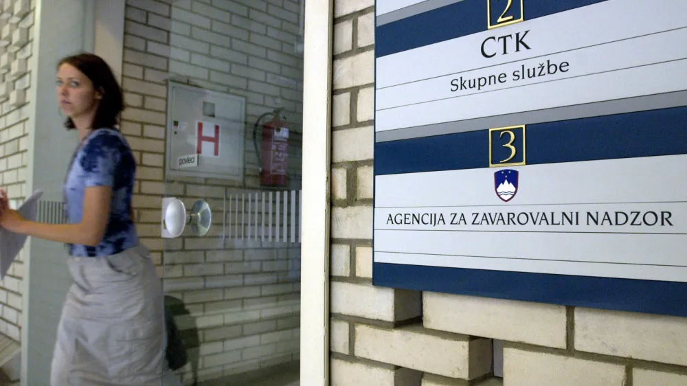 Bilančna vsota slovenskih zavarovalnic se je po podatkih Banke Slovenije lani znižala za skoraj deset odstotkov. Fotografija je simbolična. Foto: Matej Povše 