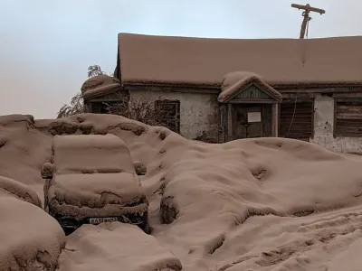 A view shows a house and a car covered in volcanic dust following the eruption of Shiveluch volcano in Kamchatka region, Russia April 11, 2023 in this picture obtained from a handout. Institute of Volcanology and Seismology/Handout via REUTERS  THIS IMAGE HAS BEEN SUPPLIED BY A THIRD PARTY MANDATORY CREDIT NO RESALES. NO ARCHIVES