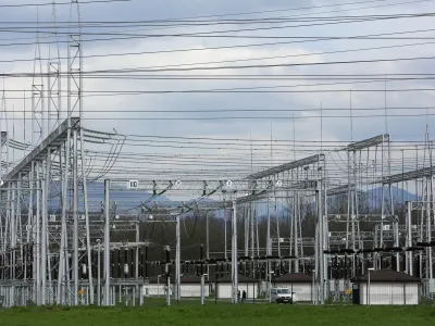 ﻿- 08.04.2015 - Električni daljnovod 2x400 kV Beričevo-Krško, elektrika - električni vod - elektroenergetsko omrežje - električna energija - //FOTO: Jaka Gasar