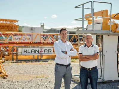 Mesto direktorja je Andrej Klančar (levo) konec leta 2008 prevzel od očeta, danes upokojenega ustanovitelja Mira Klančarja. F EY Slovenija