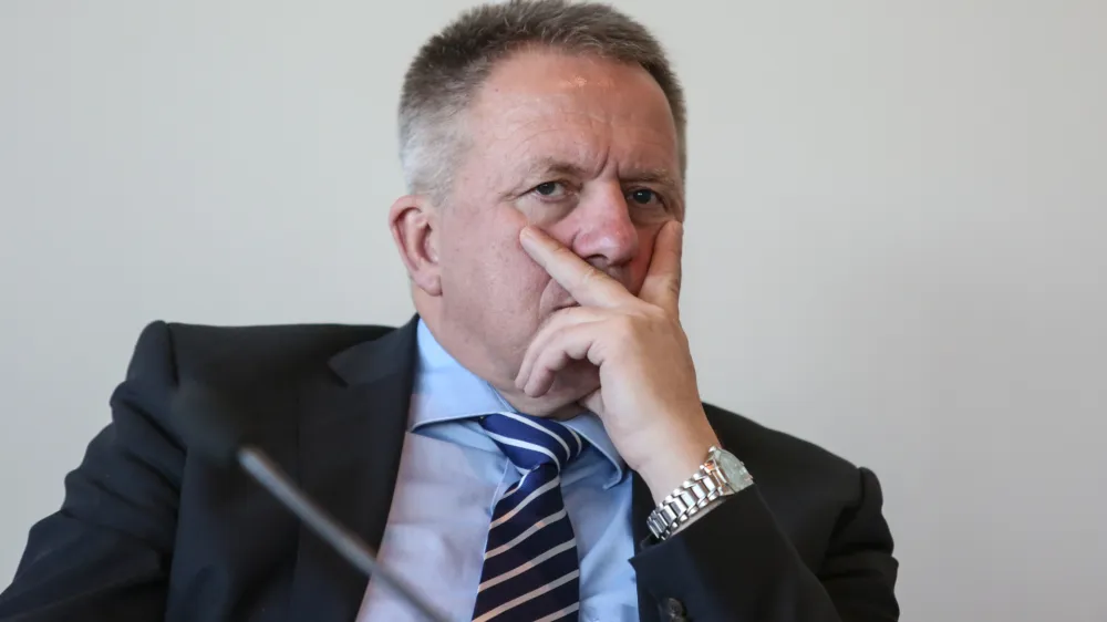 ﻿minister za gospodarski razvoj in tehnologijo Zdravko Počivalšek - 06.12.2016 - Združenje delodajalcev Slovenije - 5. letni kongres ZDS, z naslovom »Kakšno poslovno okolje lahko pričakuje gospodarstvo v 2017?«. - okrogla miza z gospodarstveniki, na kateri so predstavili svoja pričakovanja do vlade v letu 2017;  //FOTO: Luka Cjuha.