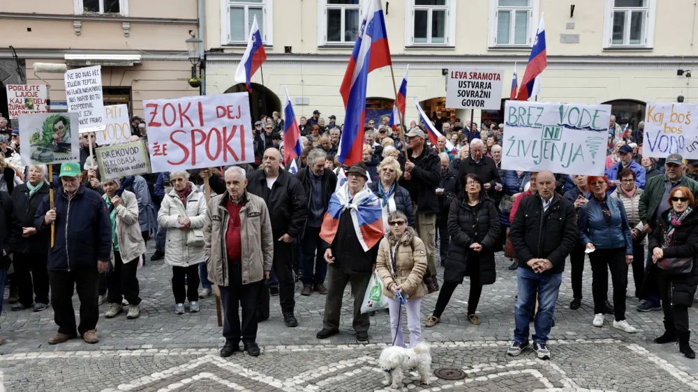 Protest pred Mestno hišo