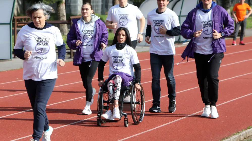 - 19.04.2023 - dogodek 100 slovenskih športnikov in parašportnikov za en namen - V športu smo vsi enaki, na katerem je 85 športnikov in 15 parašportnikov s simbolno gesto pokazalo, da so invalidi kljub različnosti v življenju vsi enaki in da si vsi zaslužijo enake možnosti, hkrati pa obeležili 500 dni do paraolimpijskih iger v Parizu //FOTO: Tomaž Skale