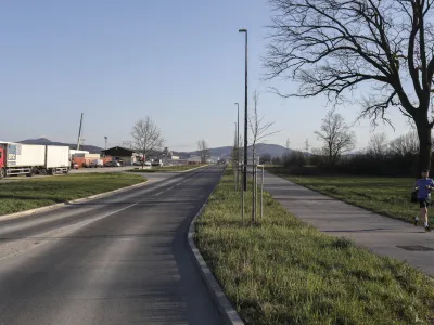 Na pogajanjih sta KPL in PZG občini dala ponudbo za gradnjo preostanka Industrijske ceste, le za nekaj deset tisoč evrov nižjo od Trgogradove. Foto: Jaka Gasar 