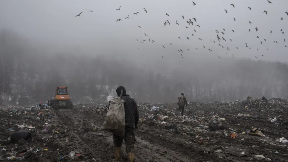 – Svetovni dan zemlje - ilustrativne in simbolične fotografije - Bosna, onesnaženje, premog, smeti, rudnik //FOTO: Jaka Gasar