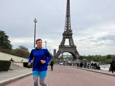 Borut Pahor je tekal po Parizu. F instagram