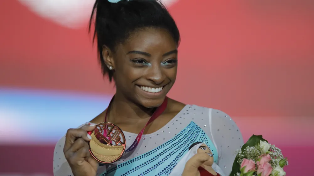 Simone Biles je najboljša telovadka vseh časov, a vse v njenem življenju ni bilo postlano z rožicami. 