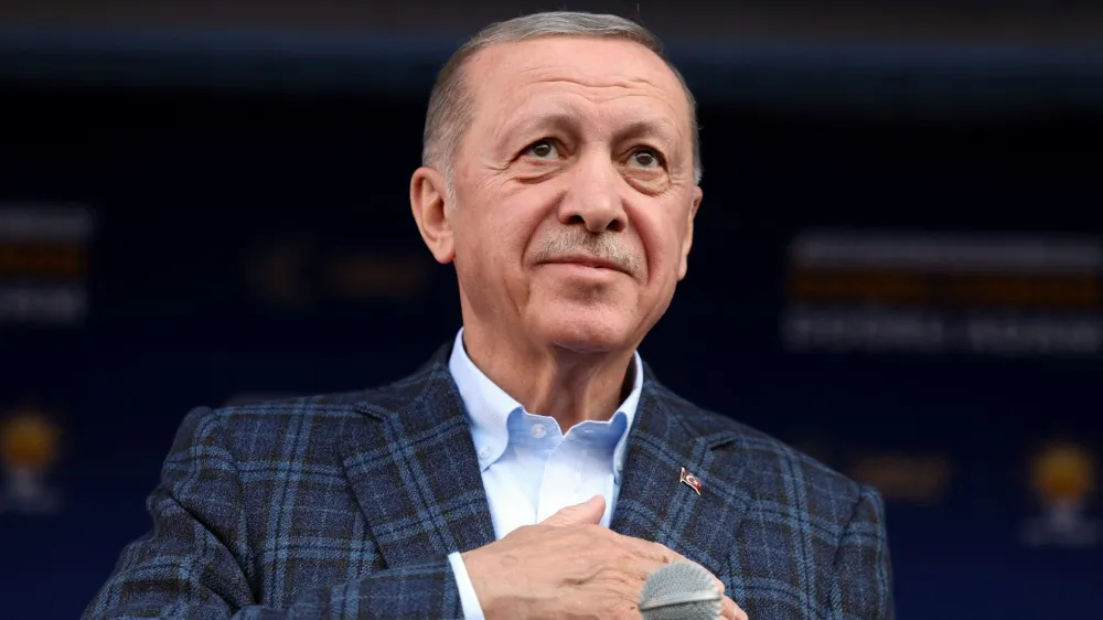 Turkish President Tayyip Erdogan greets his supporters during an election rally in Manisa, Turkey April 24, 2023. Presidential Press Office/Handout via REUTERS ATTENTION EDITORS - THIS PICTURE WAS PROVIDED BY A THIRD PARTY. NO RESALES. NO ARCHIVES.