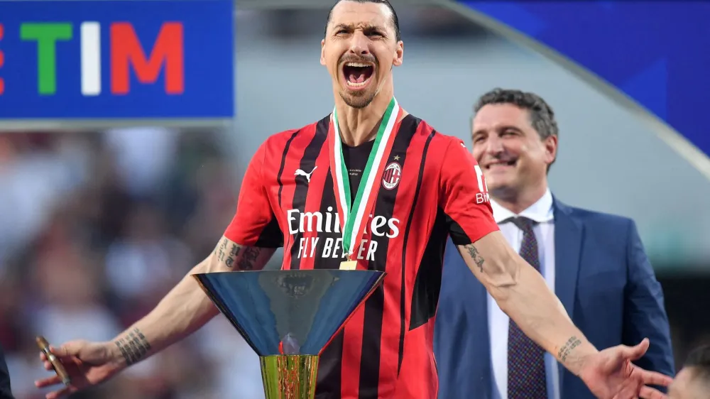 FILE PHOTO: Soccer Football - Serie A - U.S. Sassuolo v AC Milan - Mapei Stadium - Citta del Tricolore, Reggio Emilia, Italy - May 22, 2022 AC Milan's Zlatan Ibrahimovic celebrates ahead of the trophy lift after winning the Serie A REUTERS/Daniele Mascolo/File Photo