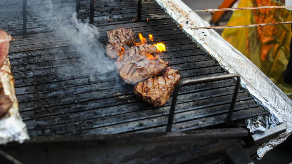 ﻿peka mesa na žaru- 09.10.2020 –Zadnja Odprta kuhna v letu 2020. //FOTO: Bojan Velikonja