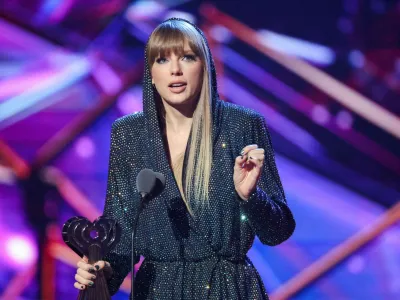 Taylor Swift accepts the Song of the Year award at the iHeartRadio Music Awards in Los Angeles, California, U.S. March 27, 2023. REUTERS/Mario Anzuoni REFILE - CORRECTING NAME OF THE AWARD