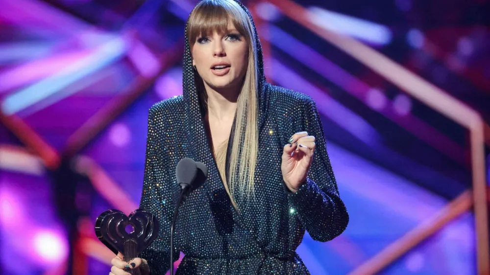 Taylor Swift accepts the Song of the Year award at the iHeartRadio Music Awards in Los Angeles, California, U.S. March 27, 2023. REUTERS/Mario Anzuoni REFILE - CORRECTING NAME OF THE AWARD