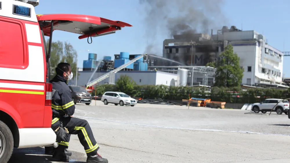 - 12.05.2022 – Kočevje – požar  - eksplozija v kemični tovarni Melamin - razneslo kotel v proizvodnji - poškodovanih več kot dvajset oseb, dve osebi huje opečeniMelamin  //FOTO: Bojan Velikonja