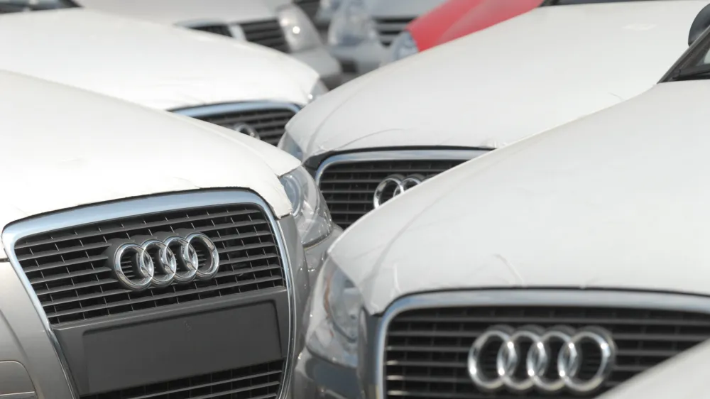 skladišče - novi avtomobili Audi <br><br><br>- Luka Koper, pristaniški in logistični sistem, koprsko pristanišče, <br><br><br>, // FOTO: Luka Cjuha<br><br>OPOMBA: ZA OBJAVO V ČASOPISU DNEVNIK