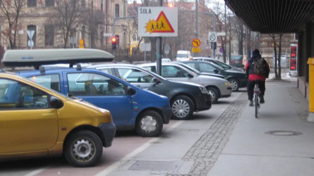 parkiranje pred vrtcem Resljeva Ljubljana