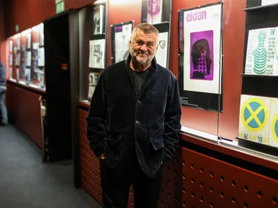 Rajko Grlić, hrvaški režiser in scenarist, ter profesor teorije filma na univerzi v Ohio- ju ZDA.10.11.2022. - Predstavitev slovenskega prevoda avtobiografske knjige Rajka Grlića z naslovom Še ne povedane zgodbe, ki bo izšla v založništvu Slovenske kinoteke, in pogovor z avtorjem