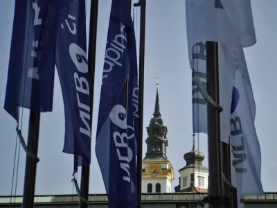 - ilustrativna fotografija - NLB - cerkev - bančništvo //FOTO: Bojan Velikonja