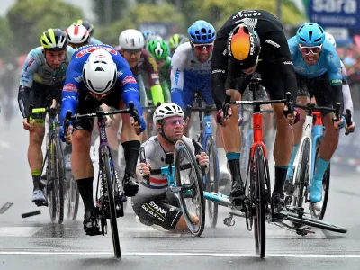 Cycling - Giro d'Italia - Stage 5 - Atripalda to Salerno - Italy - May 10, 2023 Astana Qazaqstan Team's Mark Cavendish crashes before Alpecin-Fenix's Kaden Groves wins stage 5 REUTERS/Jennifer Lorenzini   TPX IMAGES OF THE DAY