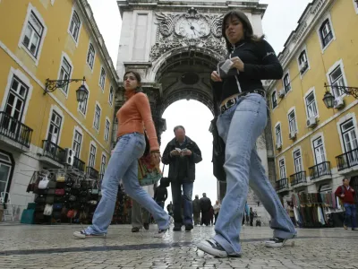 - Baixo center mesta,- PORTUGALSKA - Lizbona - pridružitev EU 1986 - članica zveze NATO od 1949- Površina 92.391 km2- Prebivalstvo 10,6 milijona - Valuta evro (EUR) - Dnevnik z avtodomom po Evropi 2008 - Evropska mesta– 50 let Evropske unije - 27 držav članic EU - Evropska unija - //FOTO: Bojan VelikonjaOPOMBA: ZA OBJAVO V ČASOPISU DNEVNIK
