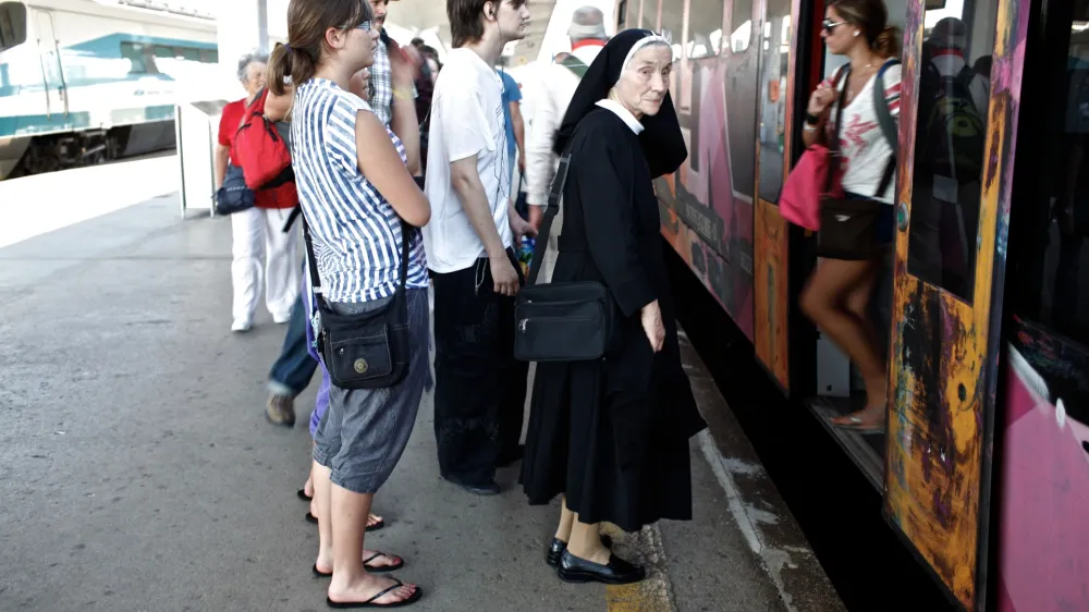 - Slovenske železnice, vlak, potniki//FOTO: Luka CjuhaOPOMBA: ZA OBJAVO ZA OBJAVO V PRILOGI – DNEVNIKOV OBJEKTIV - REPORTAŽA