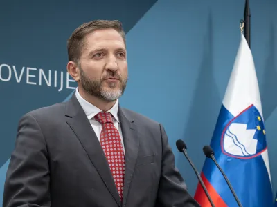 Ljubljana, vlada.<br>Novinarska konferenca po redni tedenski seji vlade, na kateri sta sodelovala minister za finance Klemen Bostjancic in ministrica za pravosodje Dominika Svarc Pipan.<br>Minister za finance Klemen Bostjancic.