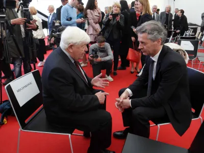 nekdanji predsednik republike Milan Kučan in predsednik vlade Robert Golob, <br><br>- 09.05.2023 - Slavnostna seja Mestnega sveta Mestne občine Ljubljana (MOL) ob 9. maju, prazniku mesta Ljubljana - podelitev listine častni me&scaron;čan in častna me&scaron;čanka, nagrade in plakete glavnega mesta Ljubljane<br><br><br>//FOTO: Tomaž Skale<br>