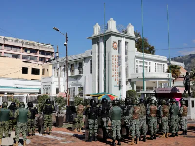 Police officers keep guard outside the National Assembly after Ecuador's President Guillermo Lasso dissolved the Assembly in a decree, bringing forward legislative and presidential elections, a day after he presented his defense in an impeachment process against him, in Quito, Ecuador May 17, 2023. REUTERS/Karen Toro