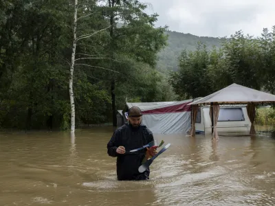- 16.09.2022 - Močno deževje in poplave v Dolu ob reki Kolpi.  //FOTO: Nik Erik NeubauerOPOMBA – PREGLED LETA 2022