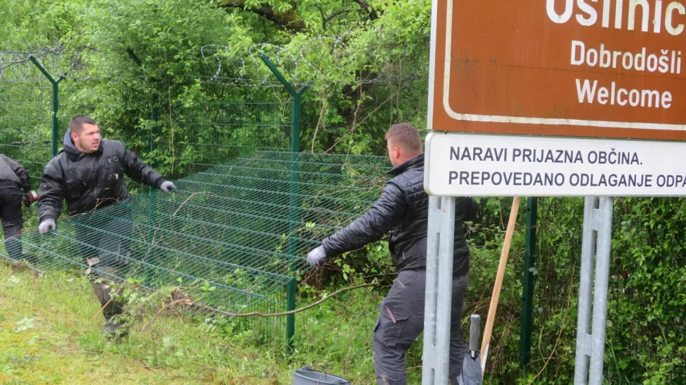 V Osilnici so močno odvisni od turizma, zato si želijo, da ograjo čim prej odstranijo. F Dragana Stanković