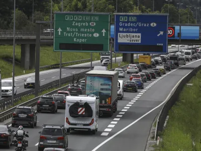 - 18.05.2023 – Ljubljanska obvoznica – prometni zastoj zaradi praznika Jezusovega vnebohod v nekaterih državah //FOTO: Luka Cjuha