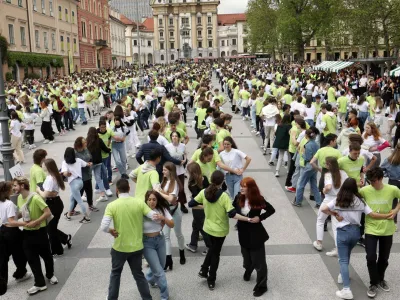 - 19.05.2023 - Maturantska parada 2023 - ples maturantske četvorke na Kongresnem trgu pod naslovom Parada ljubljanskih maturantov v organizaciji Dijaške skupnosti Ljubljana //FOTO: Tomaž Skale