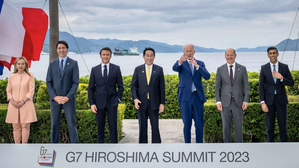 20 May 2023, Japan, Hiroschima: (L-R) Italian Prime Minister Giorgia Meloni, Canadaian Prime Minister Justin Trudeau, French President Emmanuel Macron, Japanese Prime Minister Fumio Kishida, US President Joe Biden, German Chancellor Olaf Scholz, and British Prime Minister Rishi Sunak pose for a group photo of G7 leaders ahead of their working lunch on economic security during the second day of The Group of Seven (G7) Summit at the Grand Prince Hotel in Hiroshima. Photo: Michael Kappeler/dpa