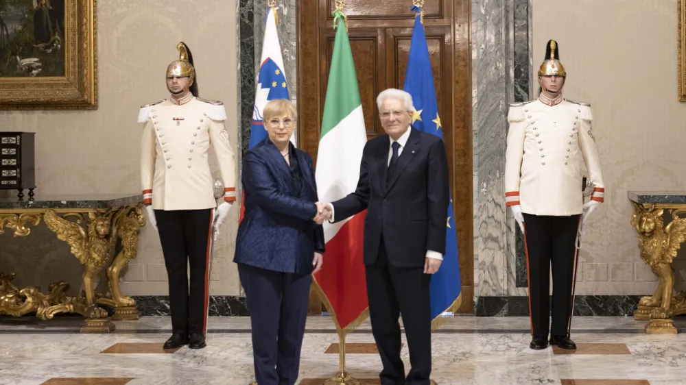 Italija, Rim.<br>Predsednica republike Natasa Pirc Musar je danes zacela delovni obisk v Italiji in Vatikanu, ki bo trajal do ponedeljka.<br>Predsednica republike Natasa Pirc Musar in italijanski predsednik Sergio Mattarella.