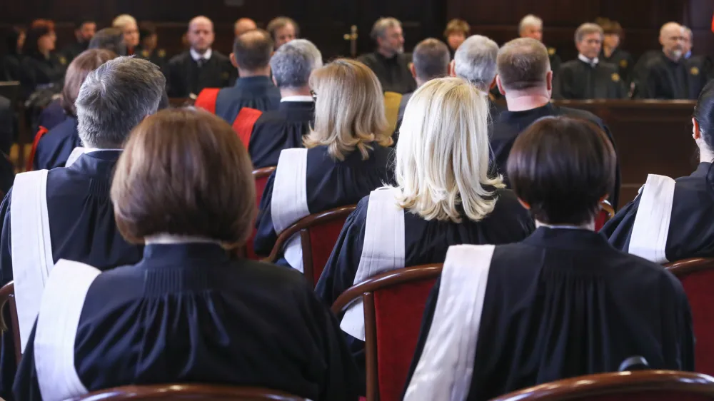 Komisija za etiko in integriteto v sklopu sodnega sveta med drugim sprejema načelna mnenja glede ravnanj sodnikov, ki pomenijo kršitev kodeksa sodniške etike. Foto: Luka Cjuha 