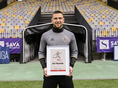 - 19.05.2023 – Žan Vipotnik, profesionalni nogometaš - član nogometnega kluba Maribor in od leta 2023 tudi slovenske nogometne reprezentance - Dnevnikov nogometaš sezone 2022/23 //FOTO: Nik Erik Neubauer