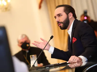 ﻿El Salvador's President Nayib Bukele takes part in a meeting with accredited ambassadors in El Salvador, at the Presidential House in San Salvador, El Salvador May 3, 2021. Picture taken May 3, 2021. Secretaria de Prensa de La Presidencia/Handout via REUTERS ATTENTION EDITORS - THIS IMAGE WAS PROVIDED BY A THIRD PARTY. NO RESALES. NO ARCHIVES. MANDATORY CREDIT.
