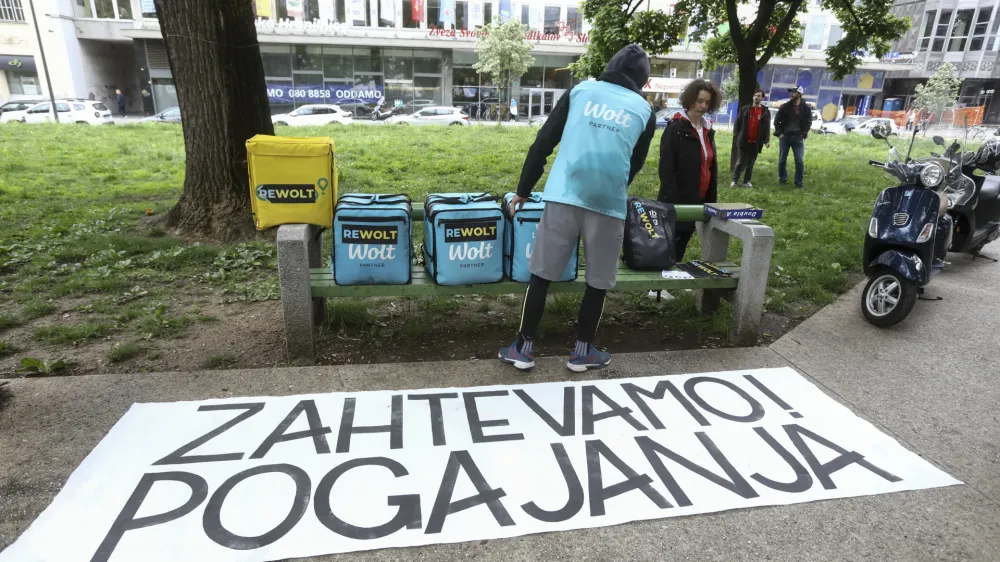 - 12.05.2023 - opozorilna stavka dostavljavk in dostavljavcev Wolta in Glova v Ljubljani - sindikat Mladi plus – protest – protestni shod  //FOTO: Luka Cjuha