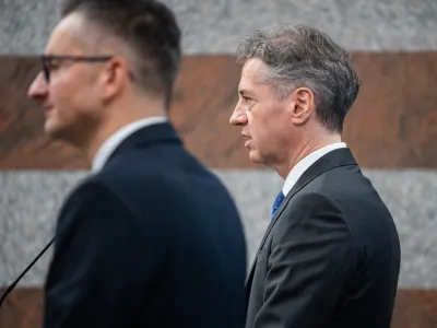 Ljubljana, ministrstvo za obrambo.<br>Izjava za medije po obisku predsednika vlade Roberta Goloba na ministrstvu za obrambo.<br>Minister za obrambo Marjan Sarec in predsednik vlade Robert Golob.