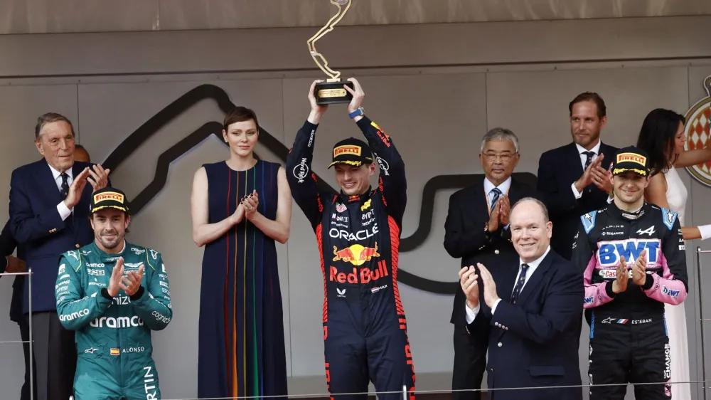 Formula One F1 - Monaco Grand Prix - Circuit de Monaco, Monte Carlo, Monaco - May 28, 2023 Red Bull's Max Verstappen celebrates with a trophy on the podium after winning the Monaco Grand Prix as Prince Albert II of Monaco with his wife Princess Charlene applaud REUTERS/Piroschka Van De Wouw