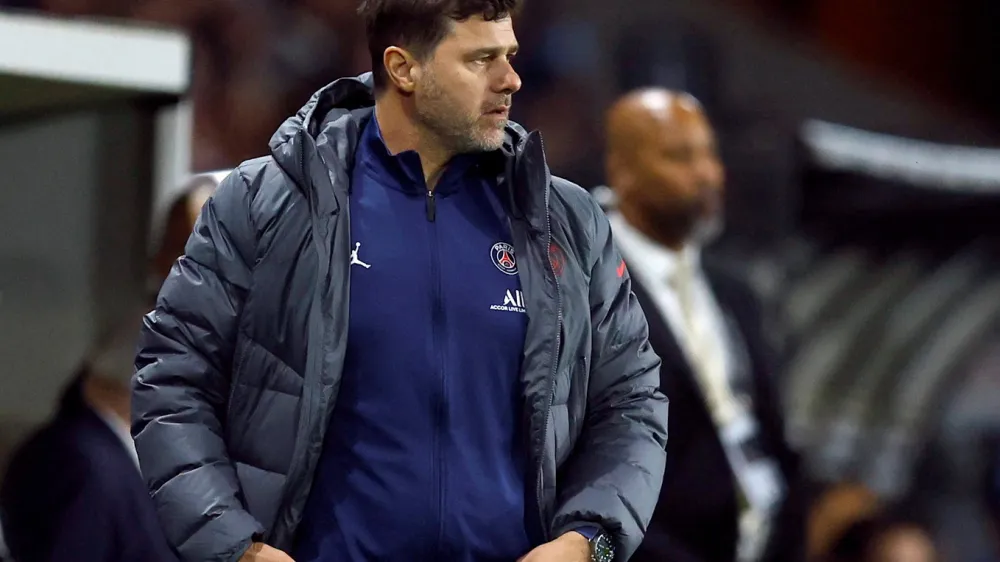 FILE PHOTO: Soccer Football - Ligue 1 - Angers v Paris St Germain - Stade Raymond Kopa, Angers, France - April 20, 2022 Paris St Germain coach Mauricio Pochettino REUTERS/Stephane Mahe/File Photo
