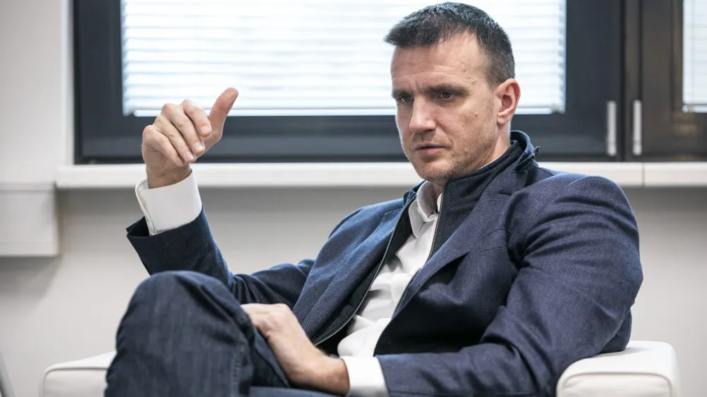 Nekdanjega generalnega direktorja HSE Stojana Nikolića (na fotografiji) je po odpoklicu zamenjal Viktor Vračar, ki ga prav tako ni več v HSE.&nbsp;