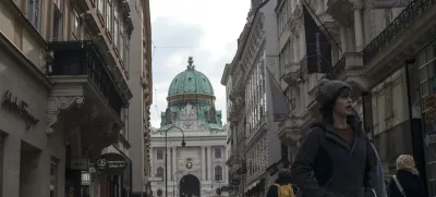 - Kolhmarkt ulica -- 16.03.2015 - AVSTRIJA - glavno mesto Dunaj s stoletno tradicijo občinske gradnje - avstrijska stanovanjska politika za subvencioniranje stanovanj - ///FOTO: Luka Cjuha OPOMBA: ZA OBJAVO V PRILOGI – DNEVNIKOV OBJEKTIV - REPORTAŽA 2015