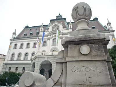 - ilustrativna fotografijaUniverza v Ljubljani- Splo&scaron;na stavka v javnem sektroju 2013 - protest zaradi predvidenega znižanja mase sredstev za plače v javnem sektorju, kar bi imelo za posledico tudi odpu&scaron;čanje zaposlenih.- javni sektor -  //FOTO: Tomaž Zajel&scaron;nik