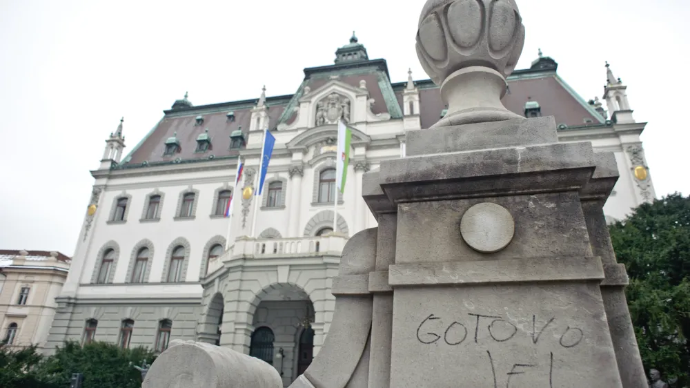 - ilustrativna fotografijaUniverza v Ljubljani- Splo&scaron;na stavka v javnem sektroju 2013 - protest zaradi predvidenega znižanja mase sredstev za plače v javnem sektorju, kar bi imelo za posledico tudi odpu&scaron;čanje zaposlenih.- javni sektor -  //FOTO: Tomaž Zajel&scaron;nik