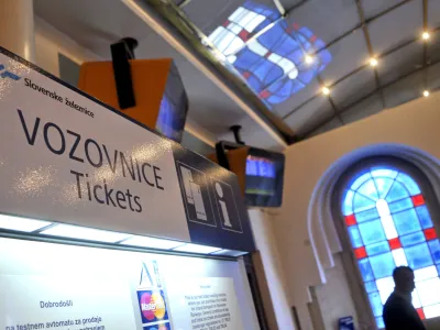 Od četrtka bo zaživela nova, tako imenovana vseslovenska vozovnica ali vozovnica Slovenija, ki uvaja enotno vozovnico za ves linijski potniški promet v državi, z izjemo mestnega prometa. 