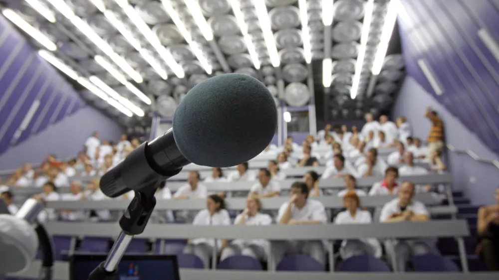 - Zdravniški sindikat FIDES - zbor zdravnic in zdravnikov - vodstvo sindikata je seznanilo zdravnike s pravicami iz dela ter s sindikalnimi prizadevanji in aktivnostmi za zaščito dostojanstva zdravniškega poklica ter zoper razvrednotenje zdravniškega dela,///FOTO: Luka Cjuha