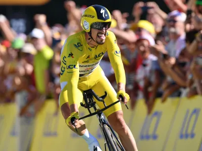 19 July 2019, France, Pau: French cyclist Julian Alaphilippe of Deceuninck-Quick-Step in action during the thirteenth stage of the 106th edition of the Tour de France cycling race, a 27.2 km individual time trial in Pau. Photo: David Stockman/BELGA/dpa