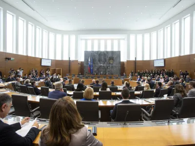 ﻿-- 22.06.2018 - Državni zbor 2018 - 1. ustanovna seja DZ - novoizvoljeni poslanci in poslanke prve seje 8. parlamentarnega sklica -. Foto: Matjaž Rušt